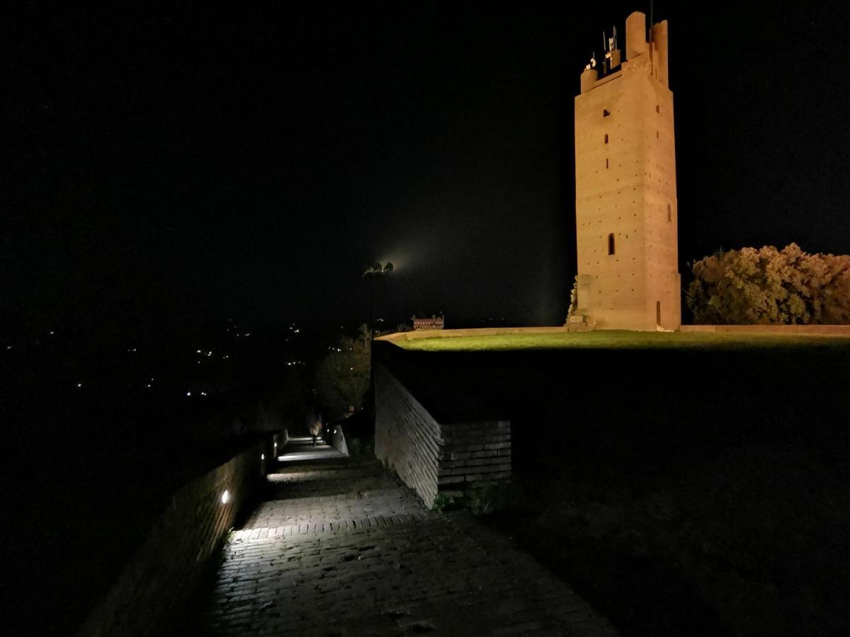 Verite Empoli Bagian luar foto